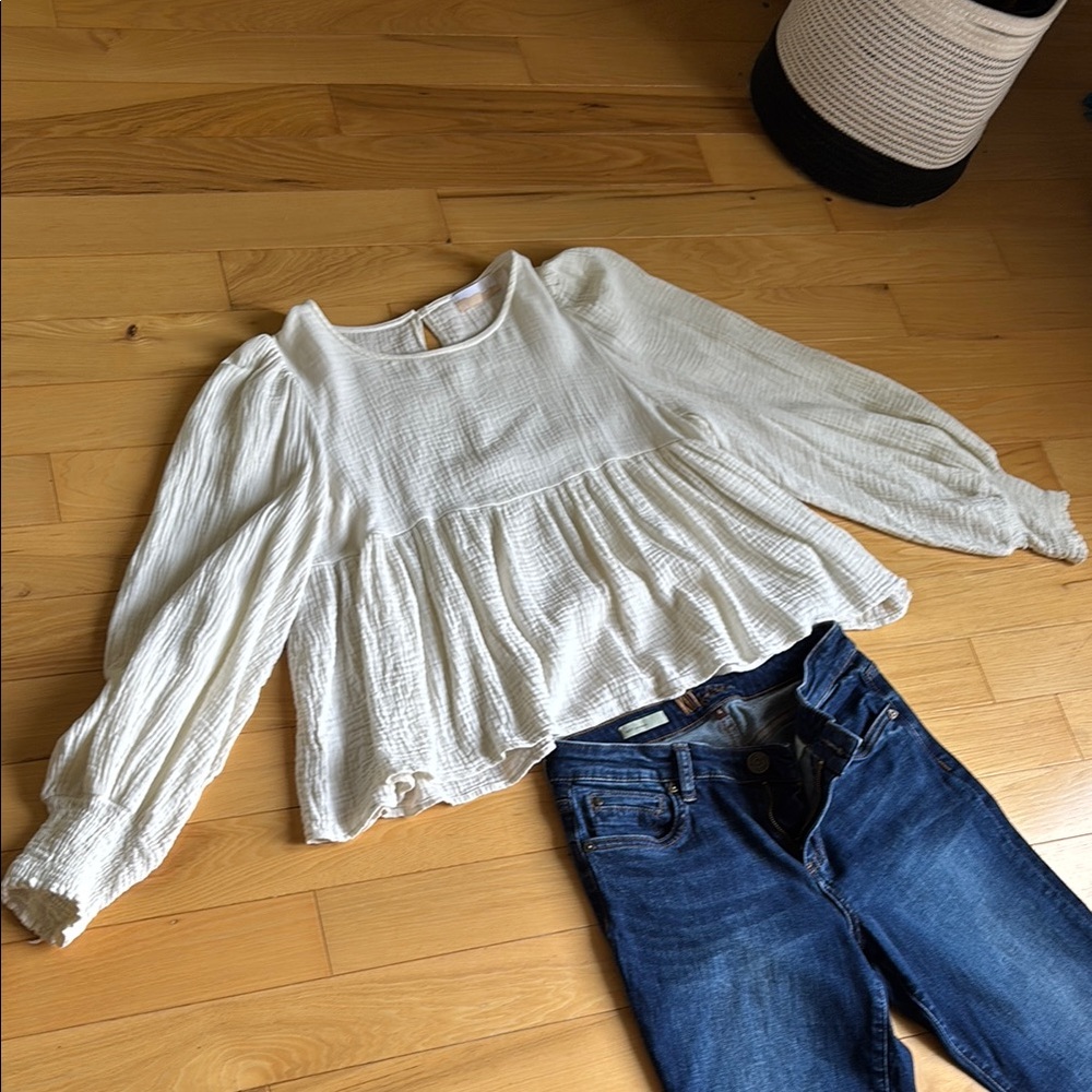 Chic White Blouse with Puff Sleeves
